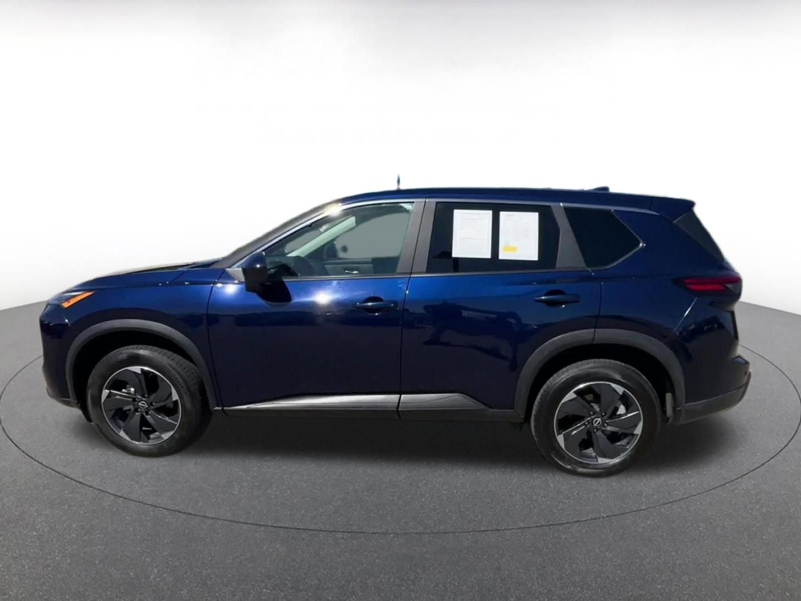 Used 2025 Nissan Rogue SV AWD/4WD image 9