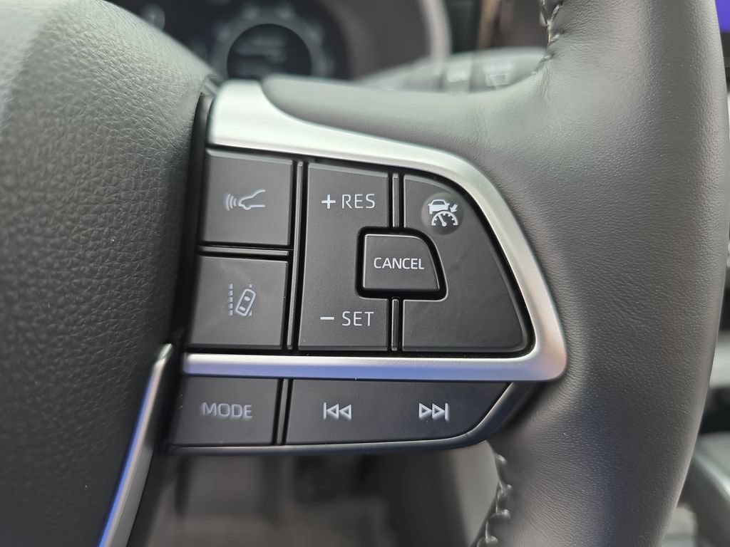 Certified 2025 Toyota Highlander Limited AWD/4WD image 23