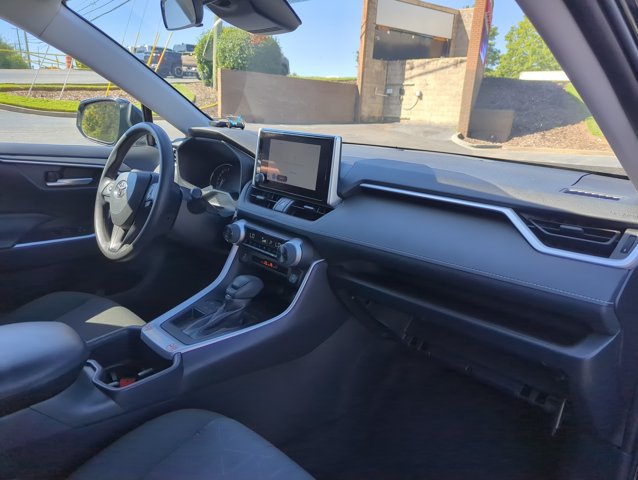Used 2025 Toyota RAV4 XLE FWD image 29