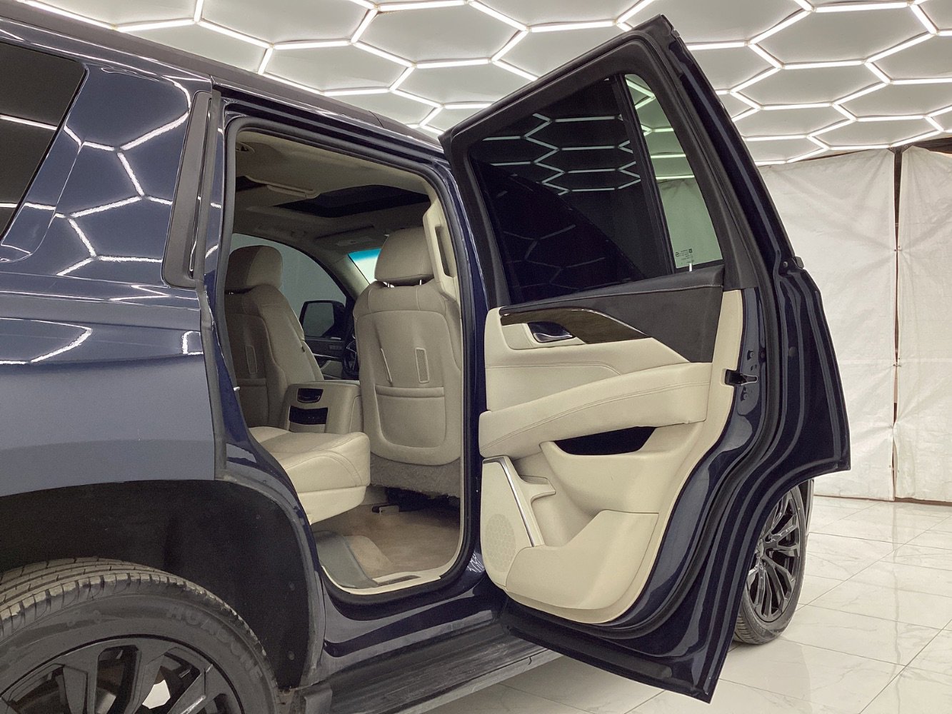 Used 2020 Cadillac Escalade Luxury image 23