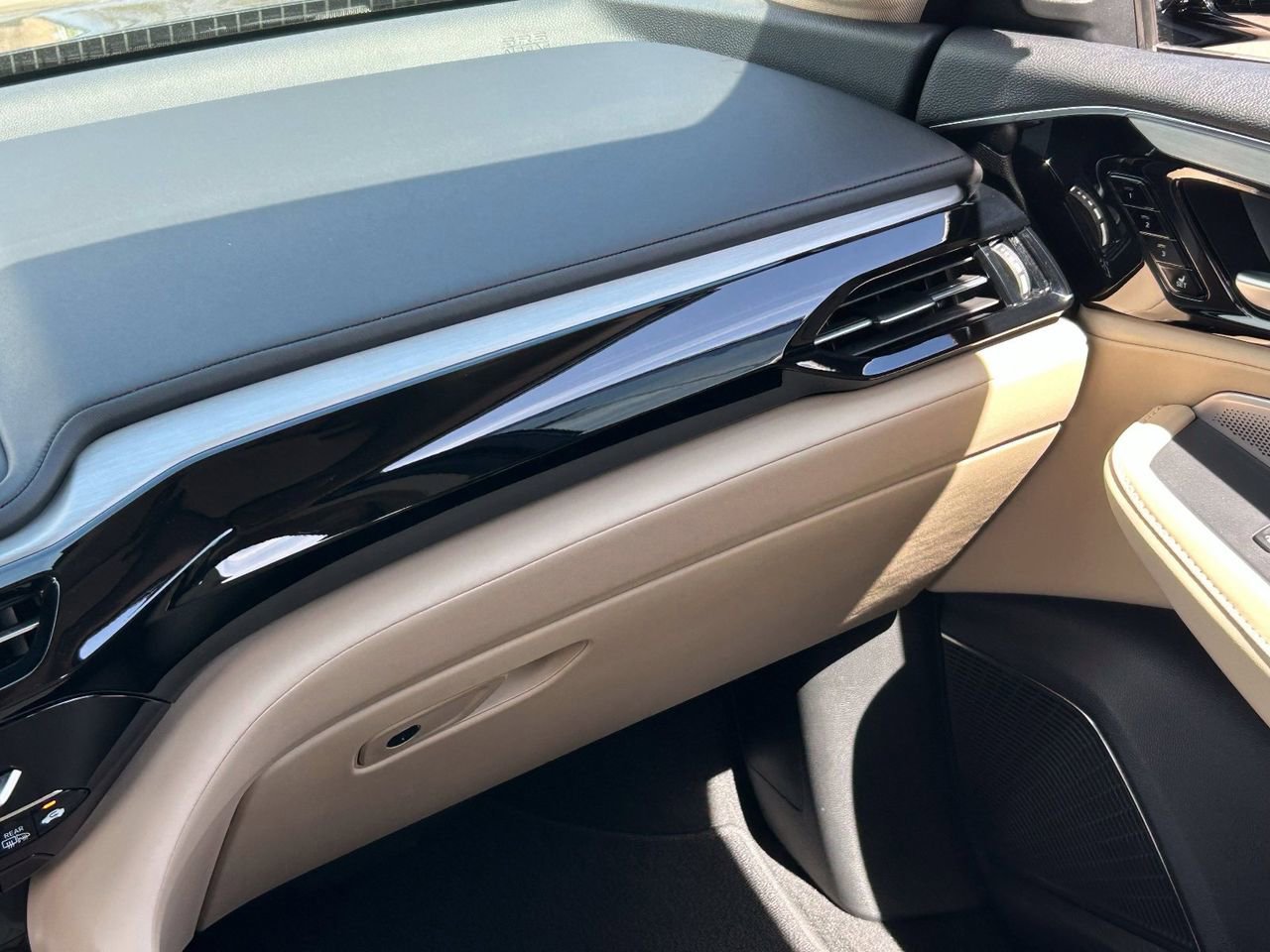 Certified 2025 Acura MDX FWD w/ Technology Package image 21