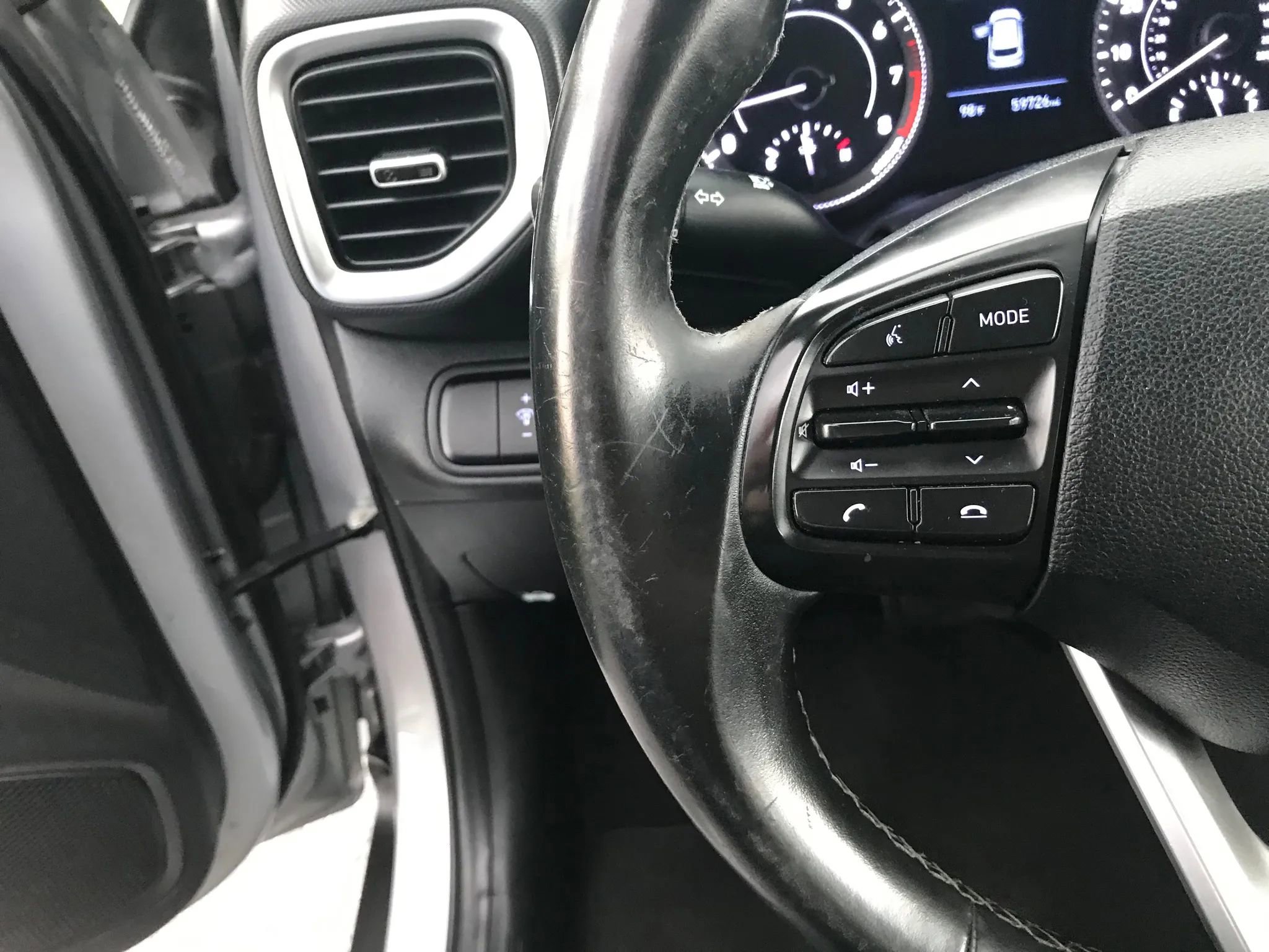 Used 2020 Hyundai Venue SEL w/ Convenience Package image 14