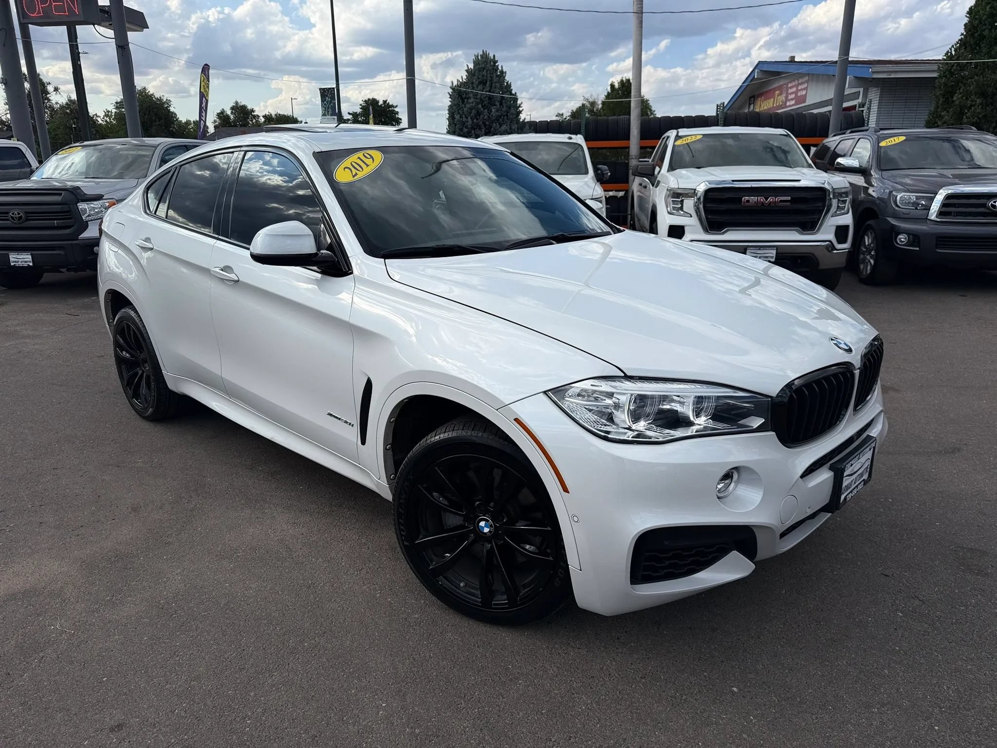 Used 2019 BMW X6 xDrive50i w/ M Sport Package AWD/4WD image 3