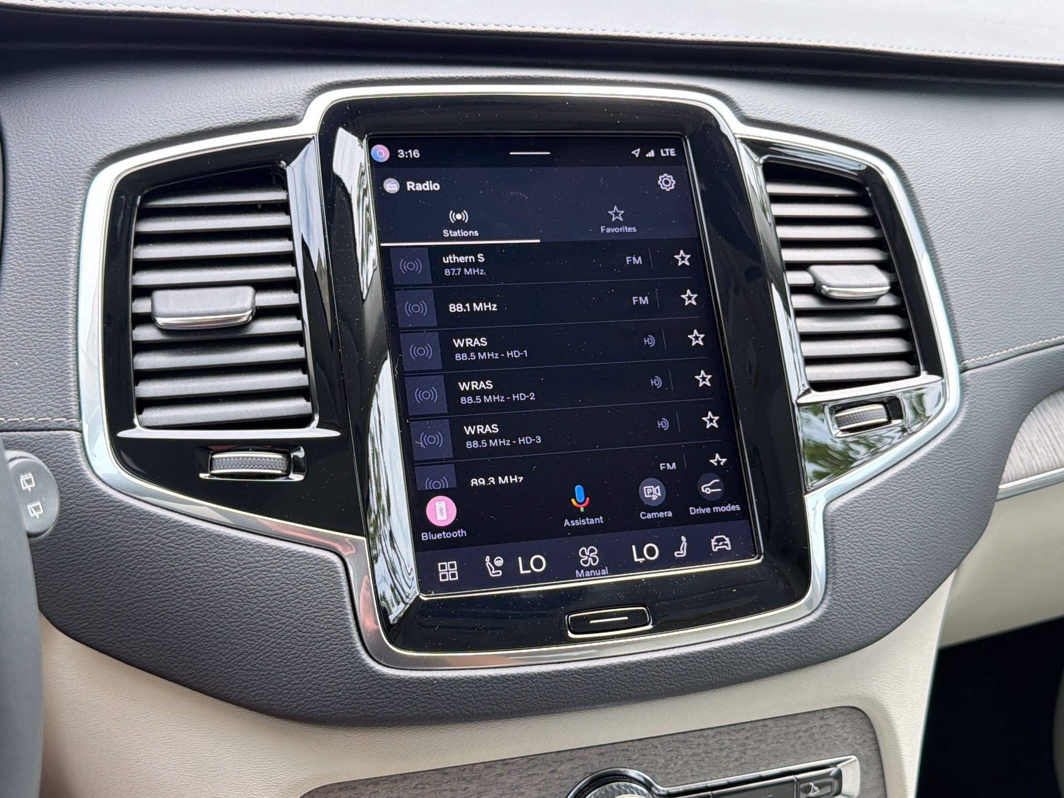 Certified 2023 Volvo XC90 T8 Ultimate w/ Lounge Package AWD/4WD image 24
