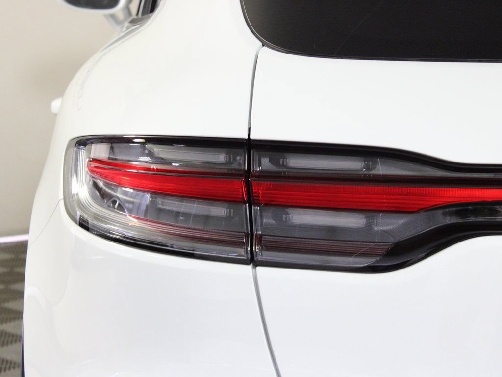 Certified 2026 Porsche Macan AWD/4WD image 12