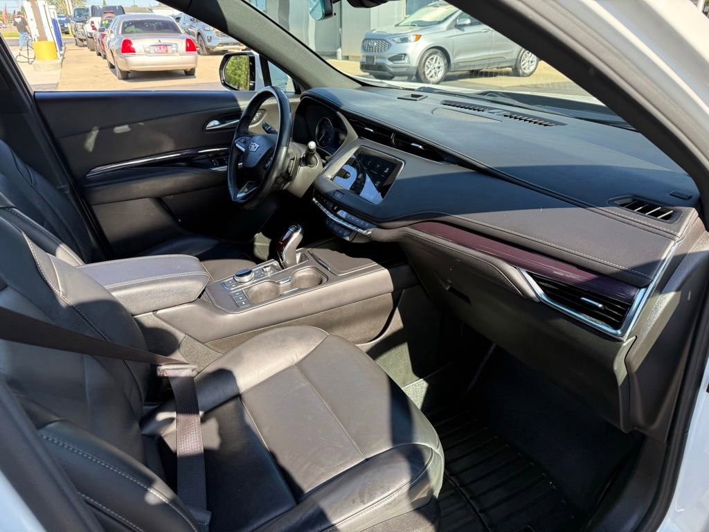 Used 2023 Cadillac XT4 Luxury w/ Driver Awareness Package AWD/4WD image 11