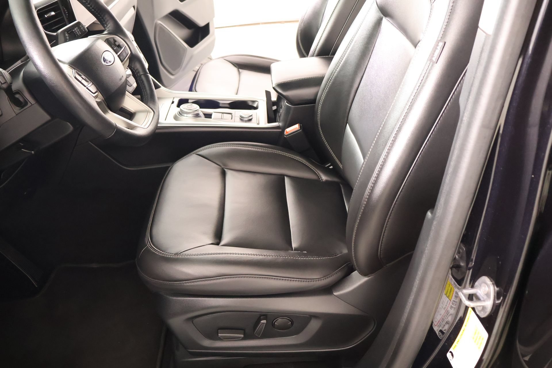 Used 2024 Ford Explorer XLT w/ Equipment Group 202A AWD/4WD image 12