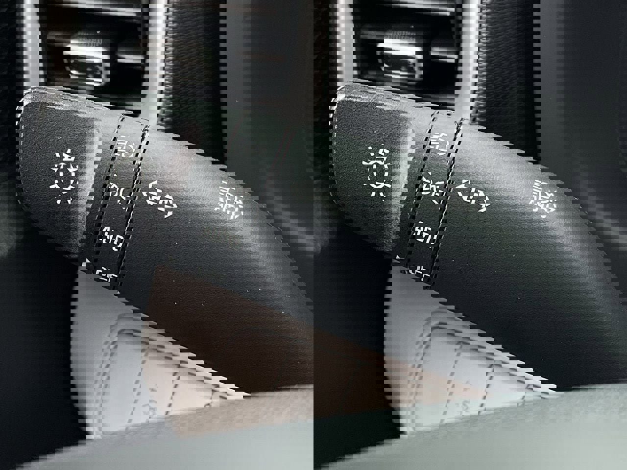 Used 2025 Hyundai Venue SEL FWD image 27