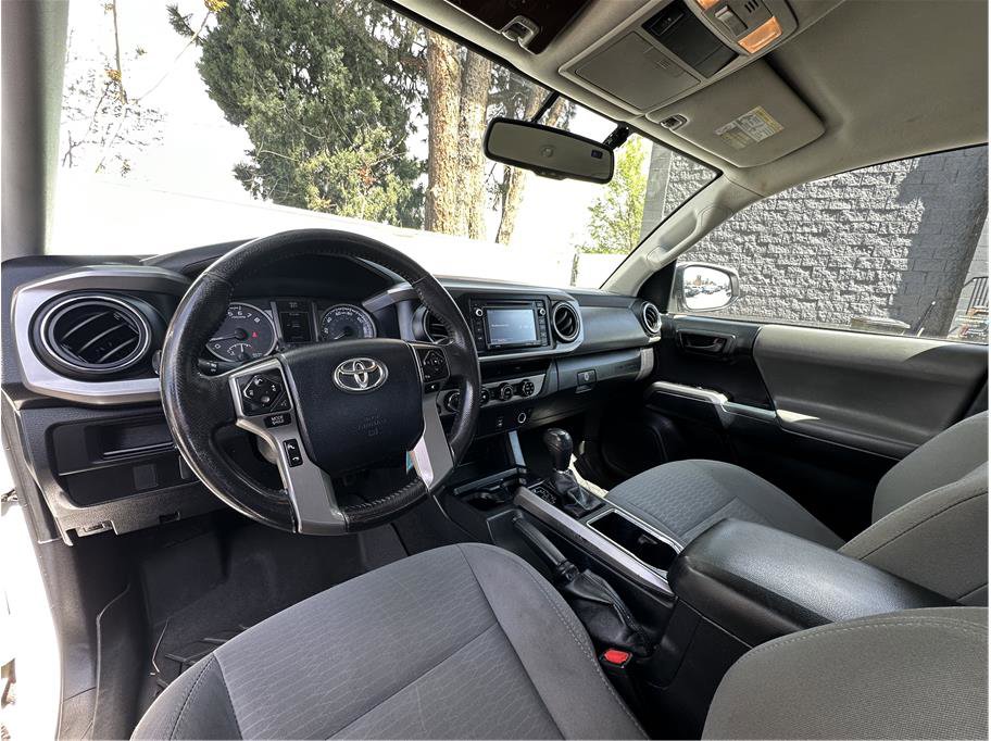 Used 2017 Toyota Tacoma SR5 image 2