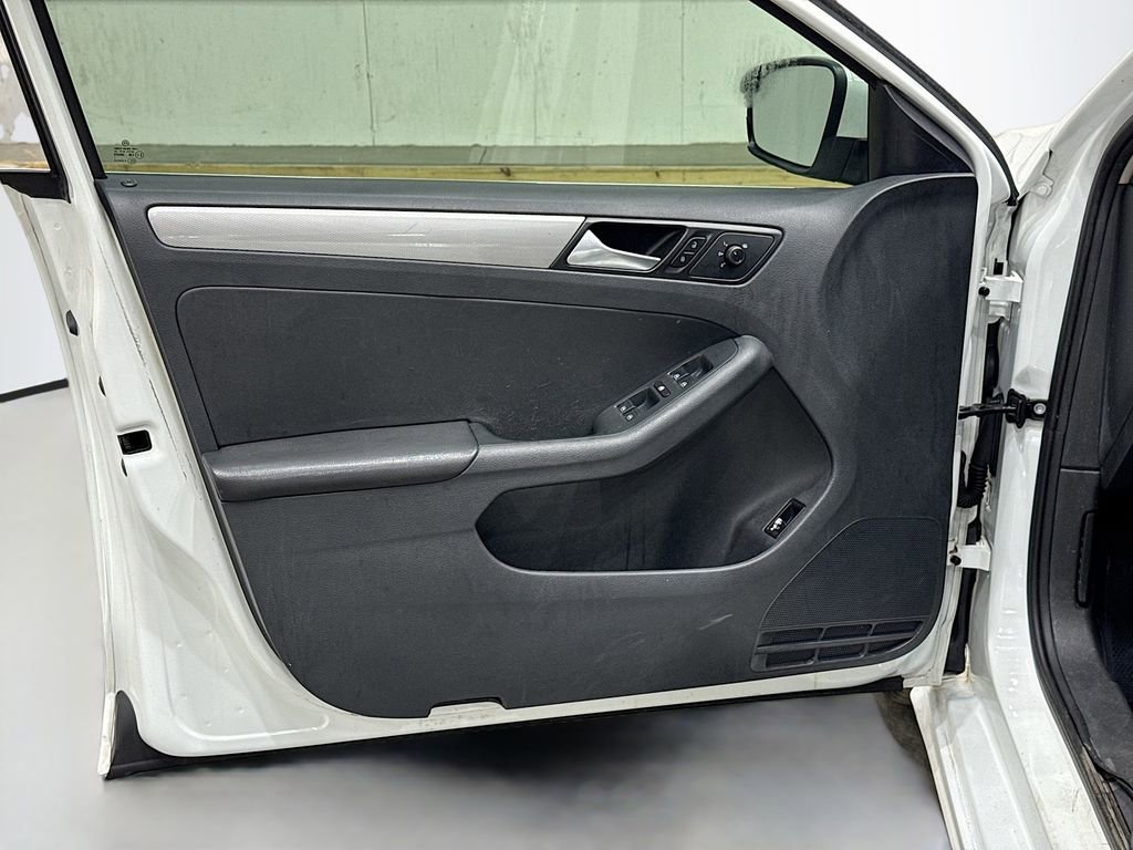 Used 2017 Volkswagen Jetta SE image 13