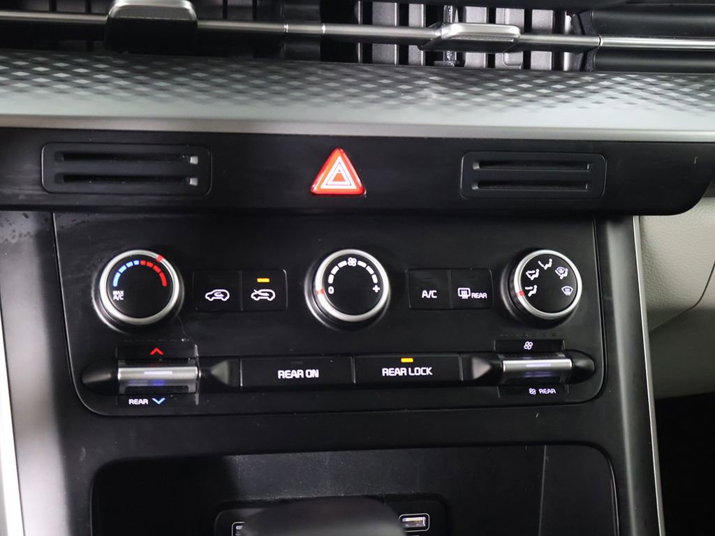Used 2024 Kia Carnival LX FWD image 34