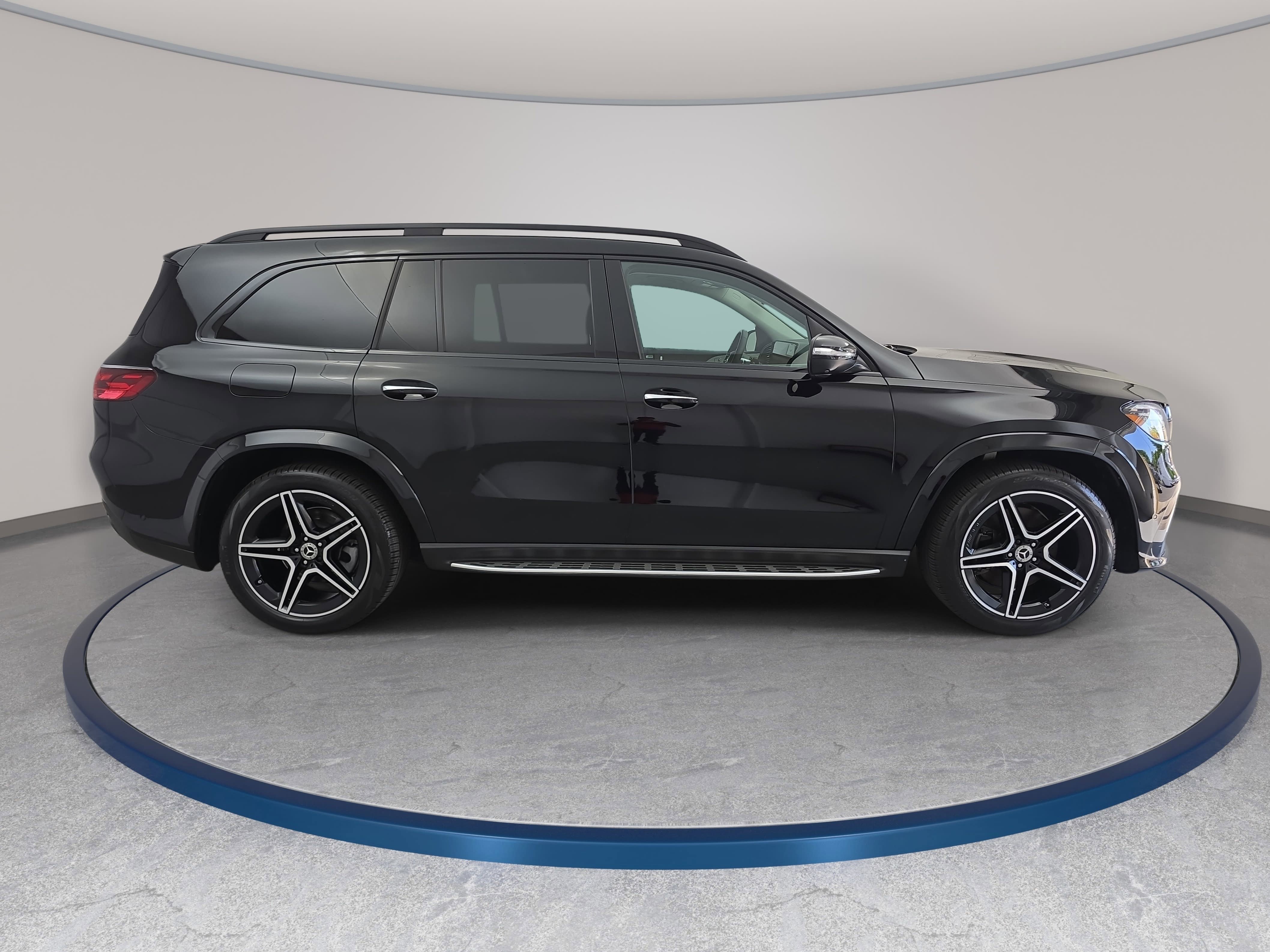 Used 2024 Mercedes-Benz GLS 450 4MATIC w/ AMG Line Exterior image 4