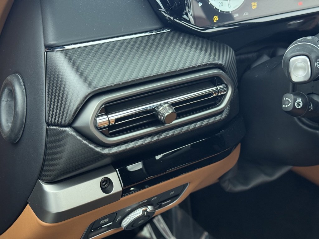 New 2026 Aston Martin V8 Vantage Roadster image 18