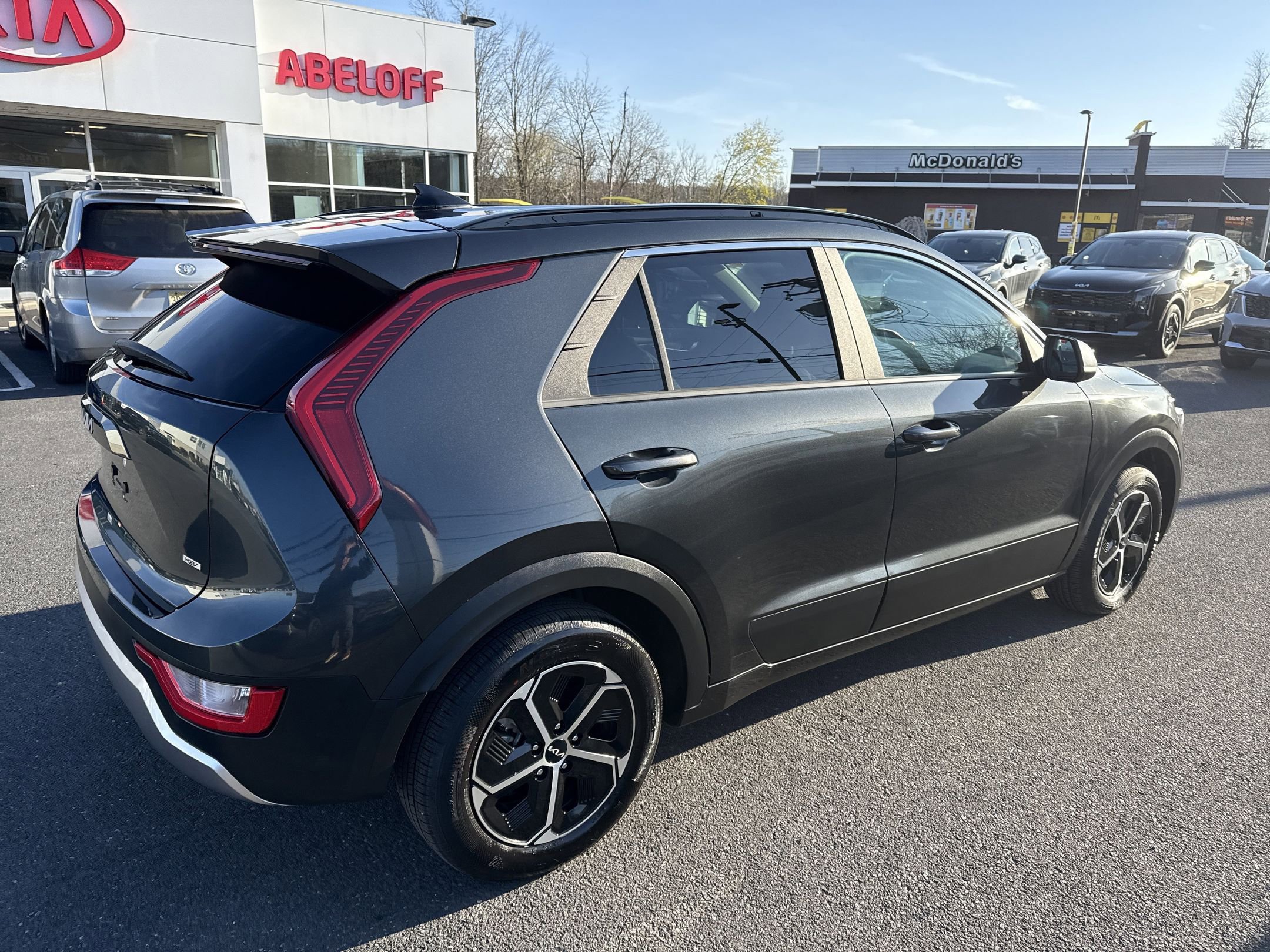 Used 2024 Kia Niro LX image 8
