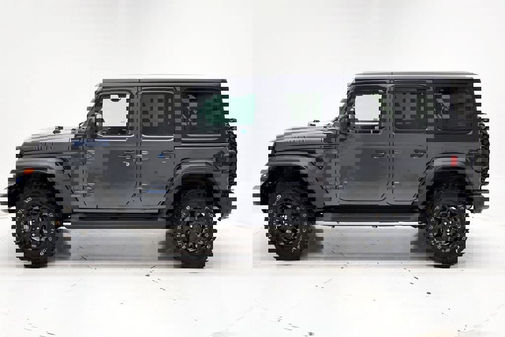 Used 2023 Jeep Wrangler Unlimited w/ Cold Weather Group image 6