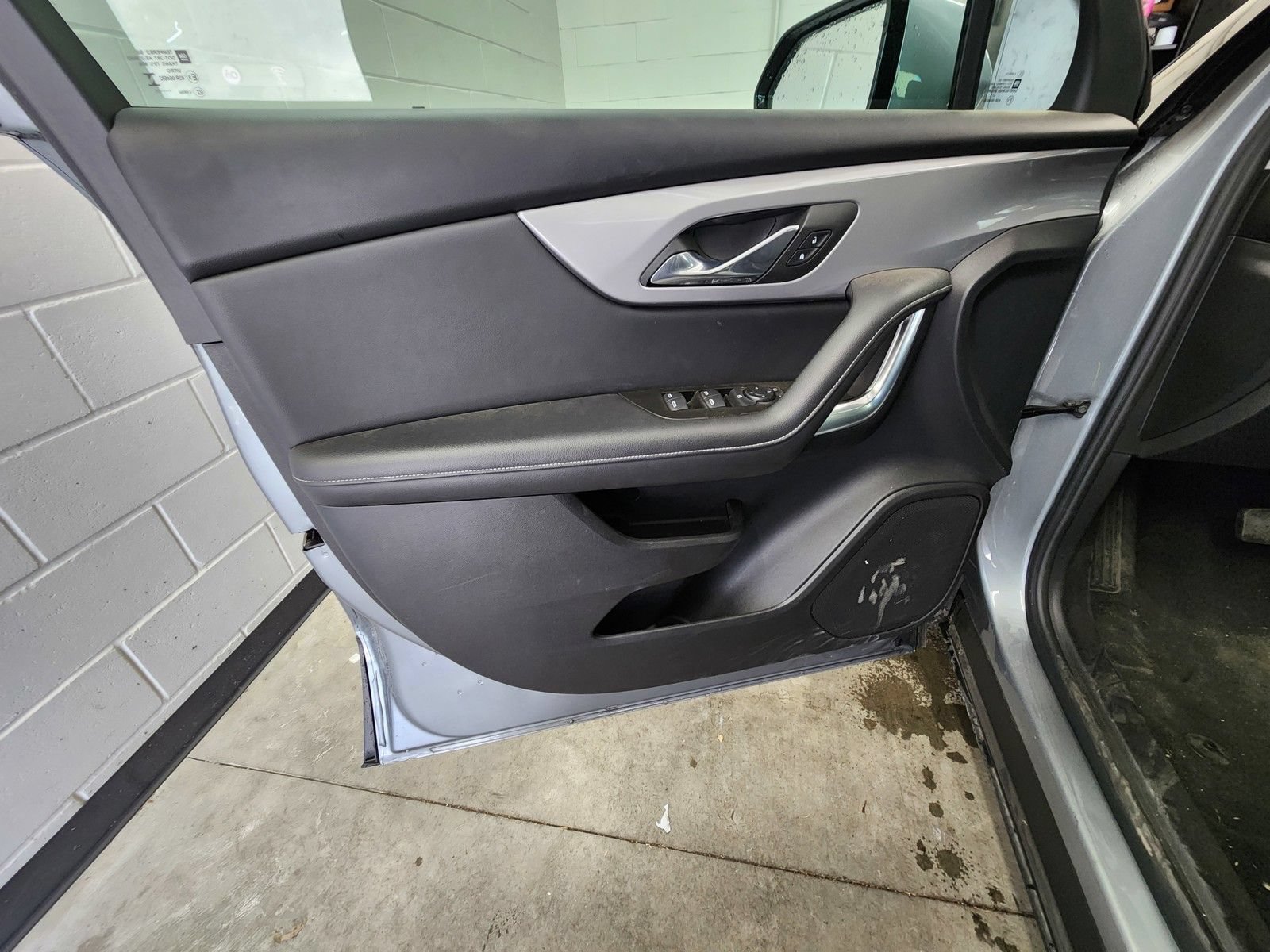 Used 2025 Chevrolet Blazer LT FWD image 16