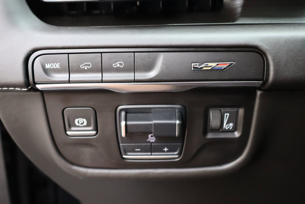 Used 2024 Cadillac Escalade ESV V w/ LPO, ONYX Package AWD/4WD image 45