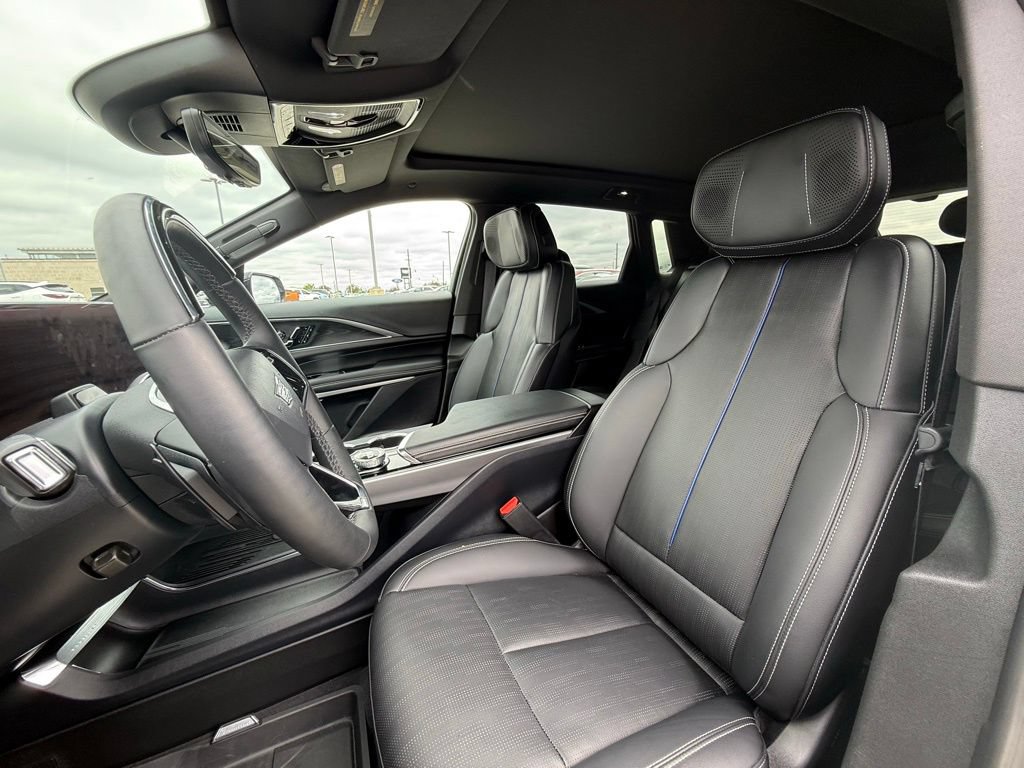 Certified 2025 Cadillac Lyriq Luxury w/ LPO, Floor Liner Package AWD/4WD image 28