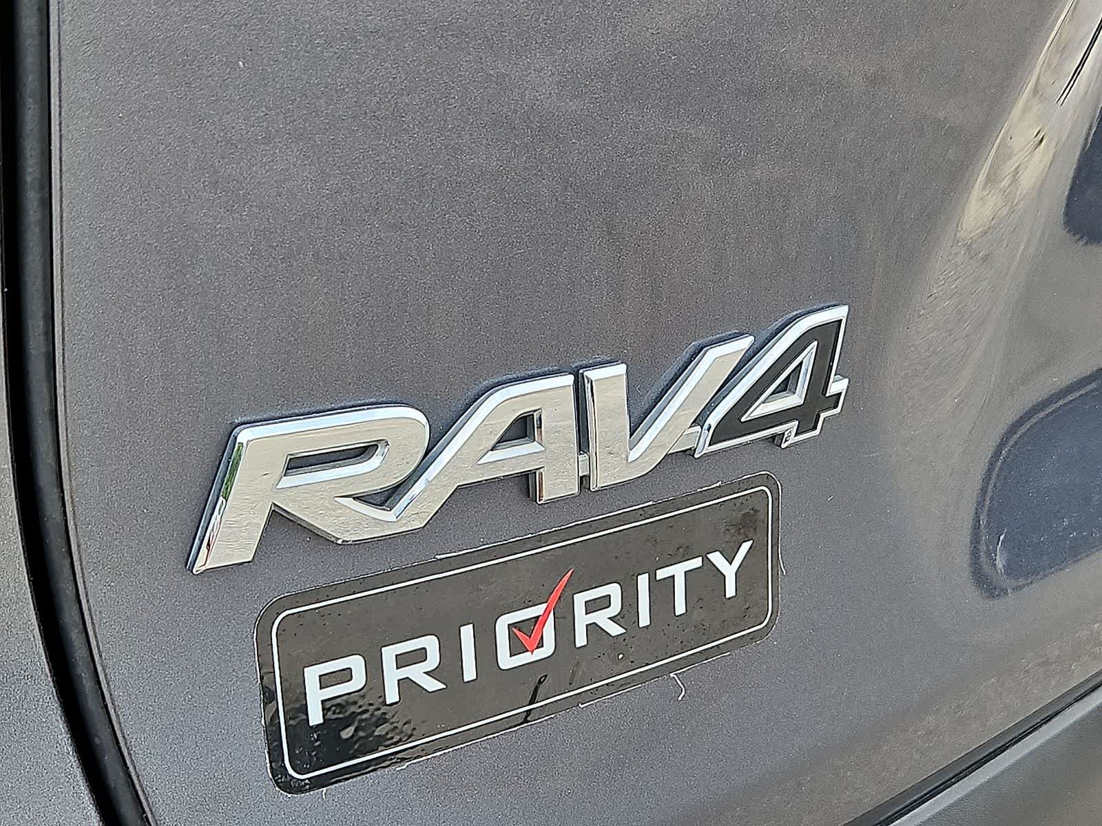 Used 2019 Toyota RAV4 XLE Premium w/ Cold Weather Package AWD/4WD image 37