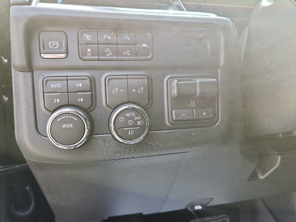 New 2026 Chevrolet Suburban LT w/ Comfort Package AWD/4WD image 17