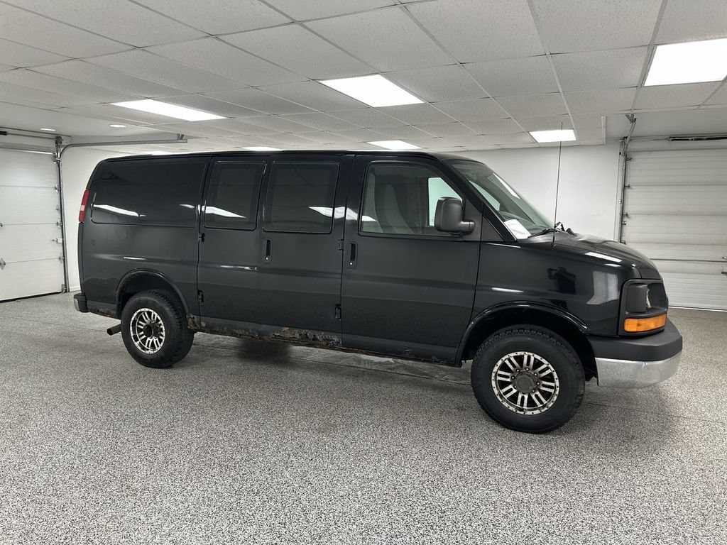 Used 2010 Chevrolet Express 2500 RWD image 1
