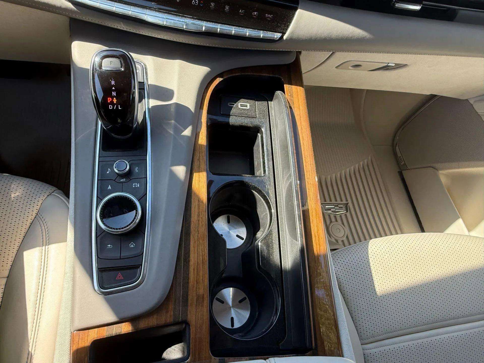 Used 2024 Cadillac Escalade ESV Sport Platinum w/ Heavy-Duty Trailer Package image 45