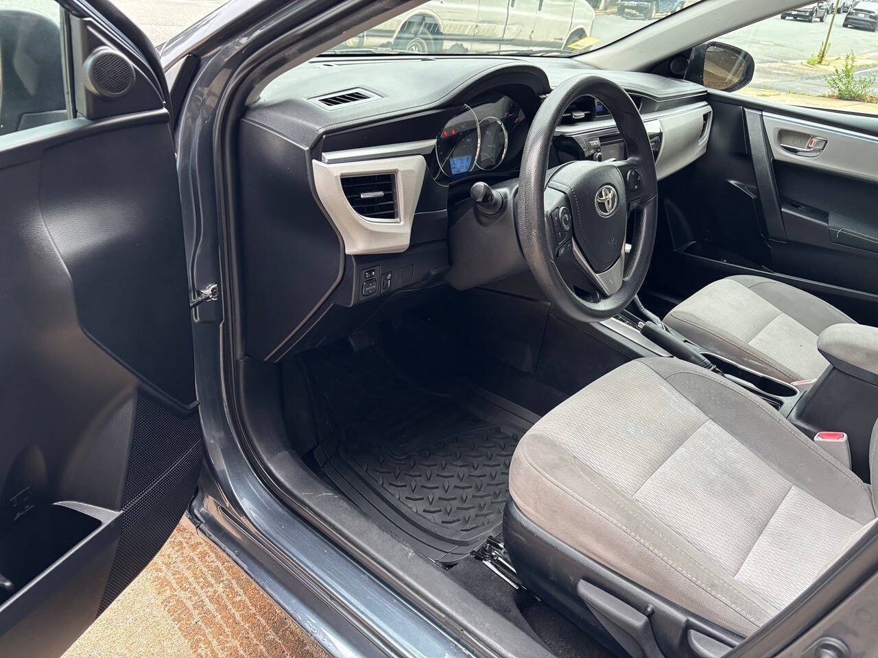 Used 2015 Toyota Corolla LE FWD image 13