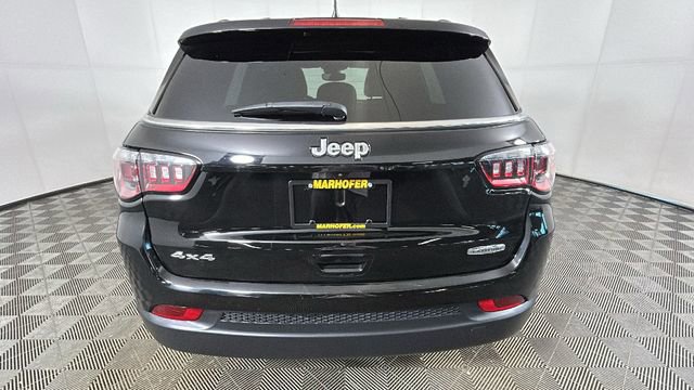 Used 2024 Jeep Compass Latitude w/ Sun and Sound Group AWD/4WD image 4