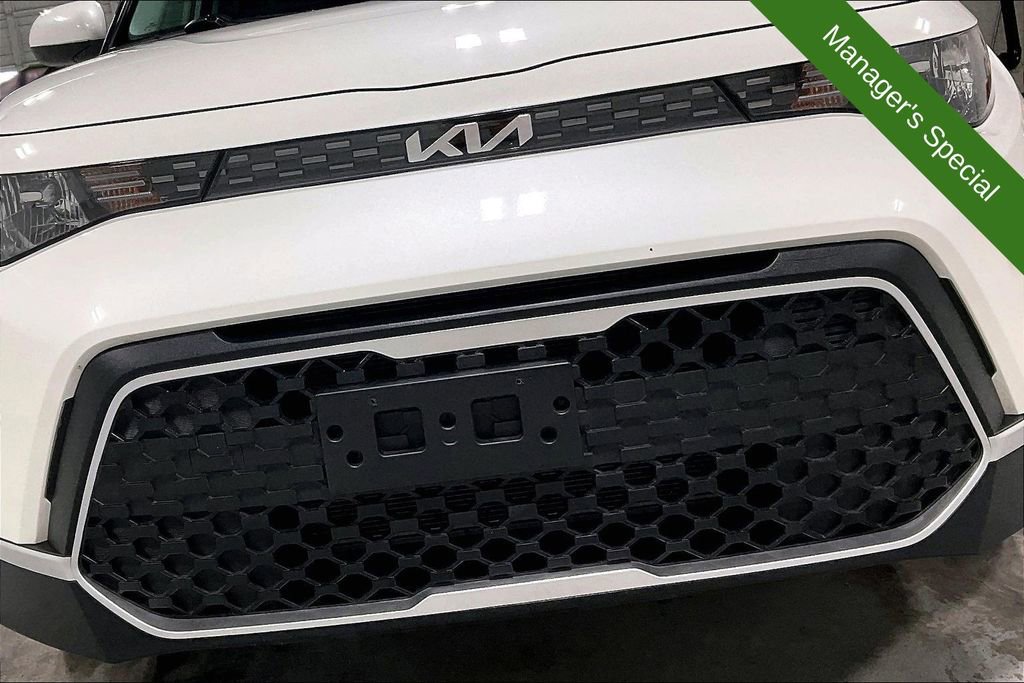 Used 2025 Kia Soul LX w/ LX Technology Package FWD image 35