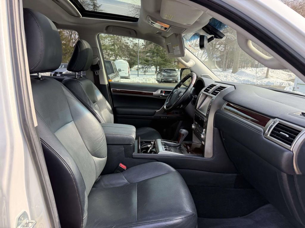 Used 2018 Lexus GX 460 Premium w/ Premium Package image 14