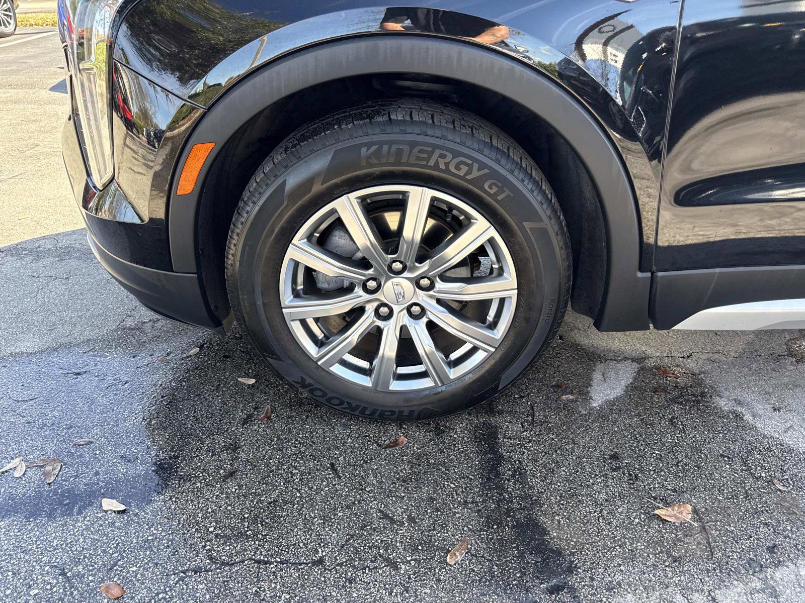 Used 2022 Cadillac XT4 Premium Luxury w/ Safety Alert Package image 9