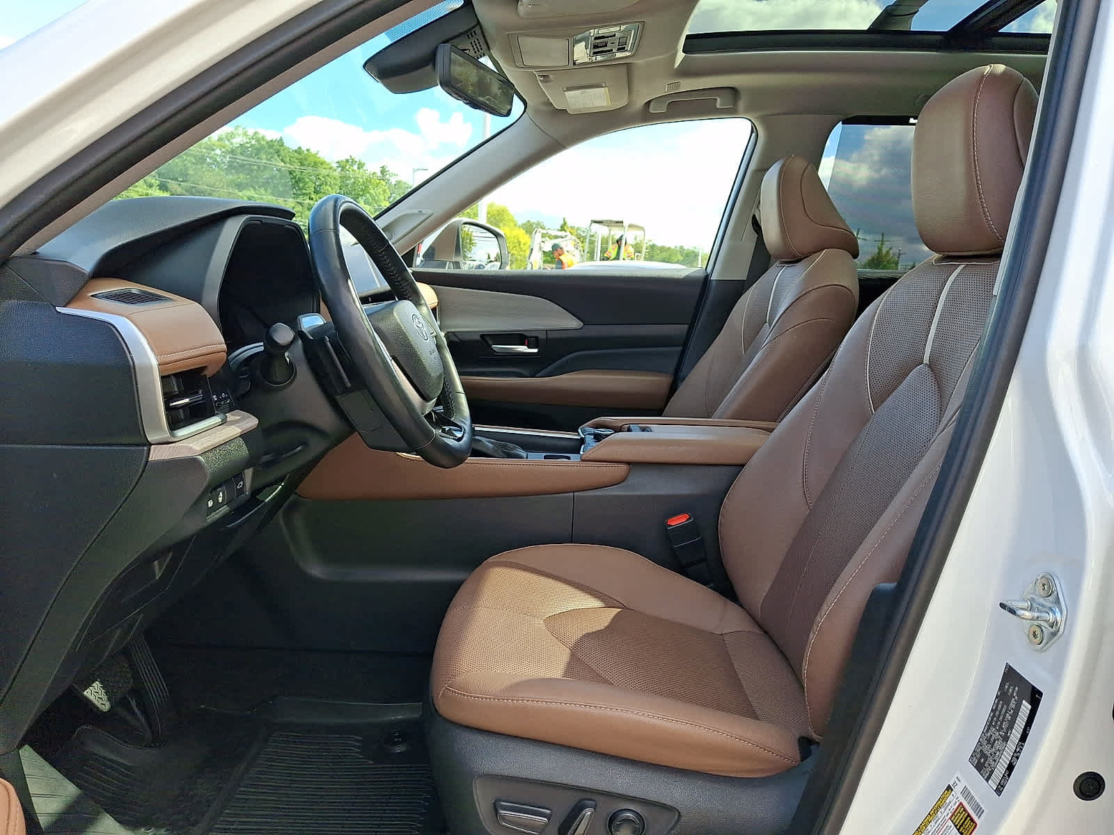 Certified 2024 Toyota Grand Highlander AWD image 17