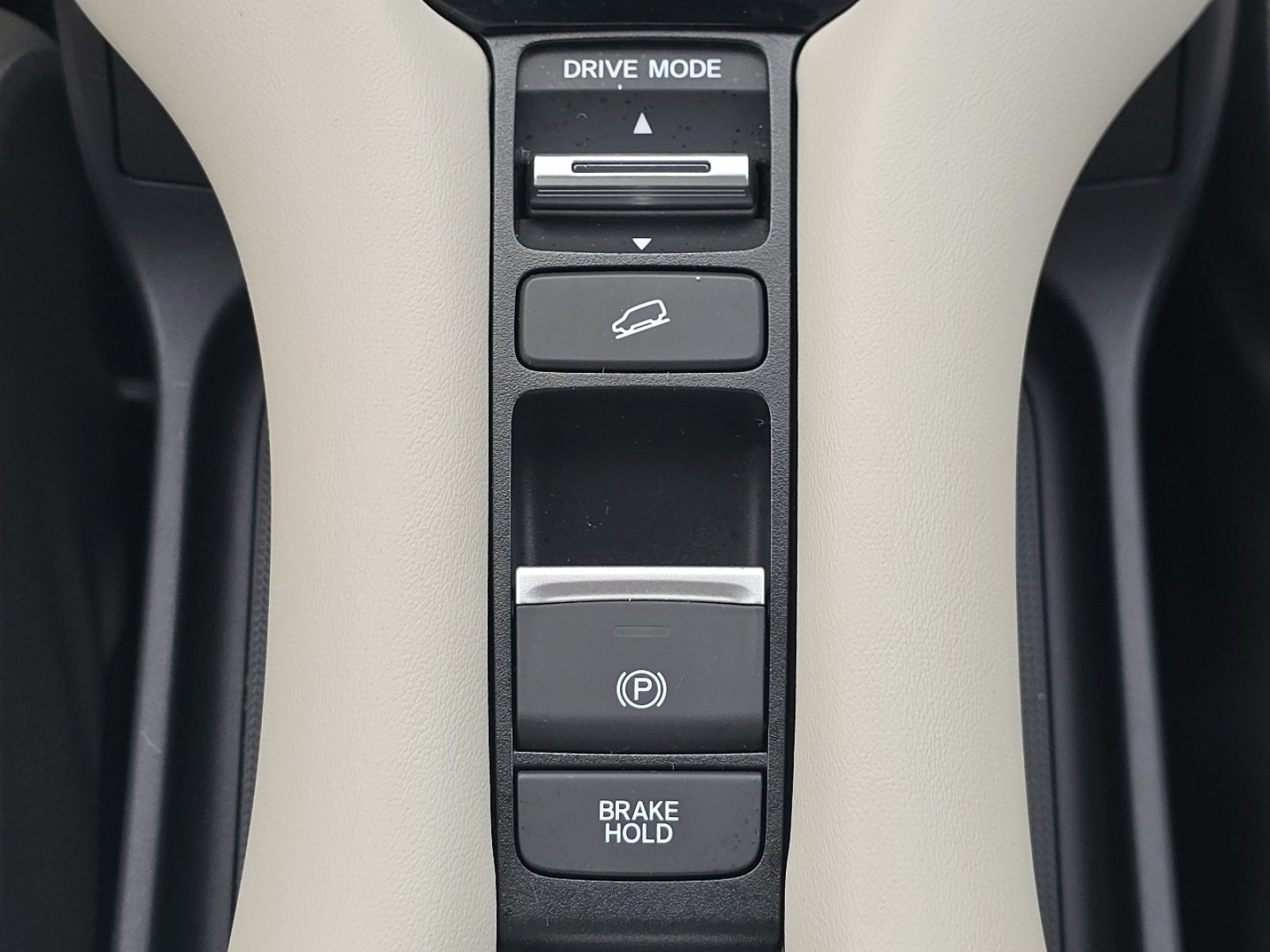 Used 2024 Honda HR-V LX image 27