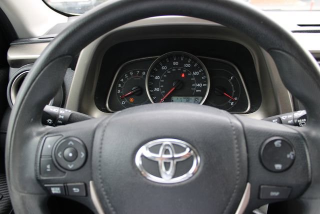 Used 2015 Toyota RAV4 LE AWD/4WD image 4