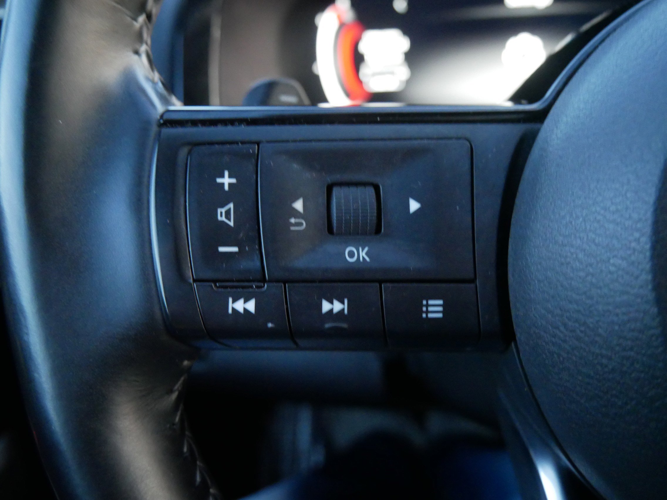 Used 2023 Nissan Pathfinder Platinum image 28