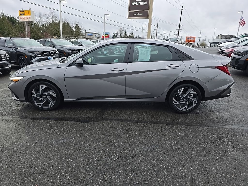 Used 2025 Hyundai Elantra SEL FWD image 2