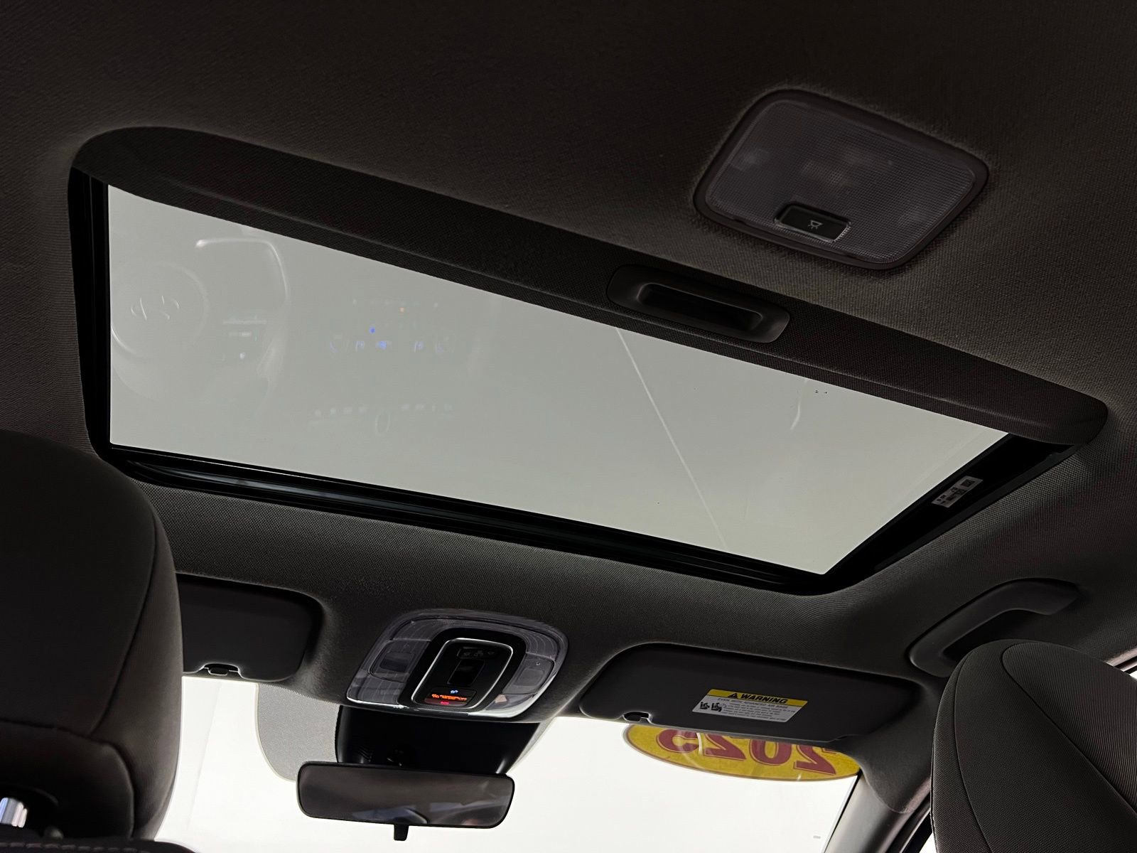 Used 2025 Hyundai Elantra SEL image 24