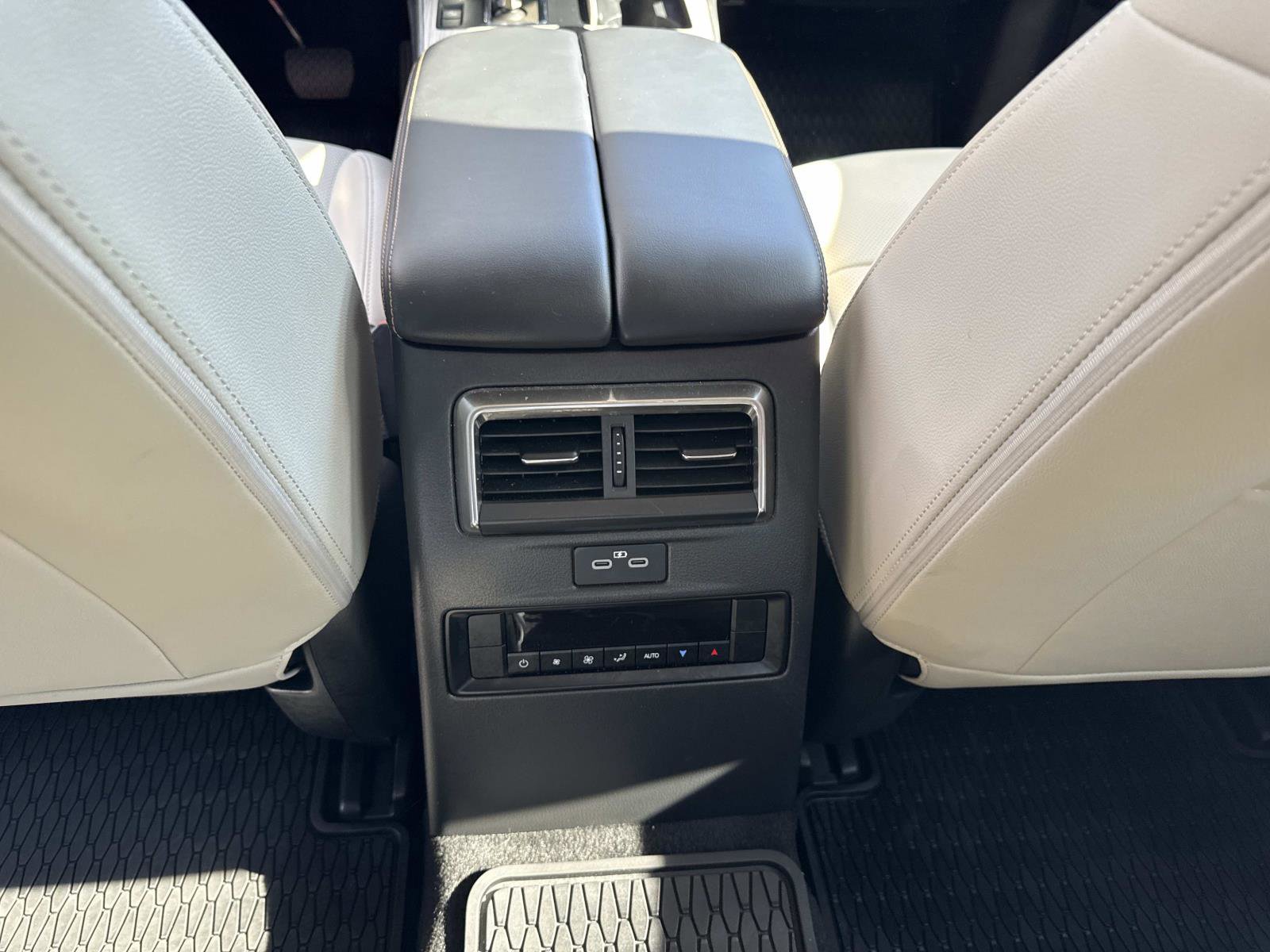 Used 2024 MAZDA CX-90 3.3 Turbo w/ Preferred Package image 15