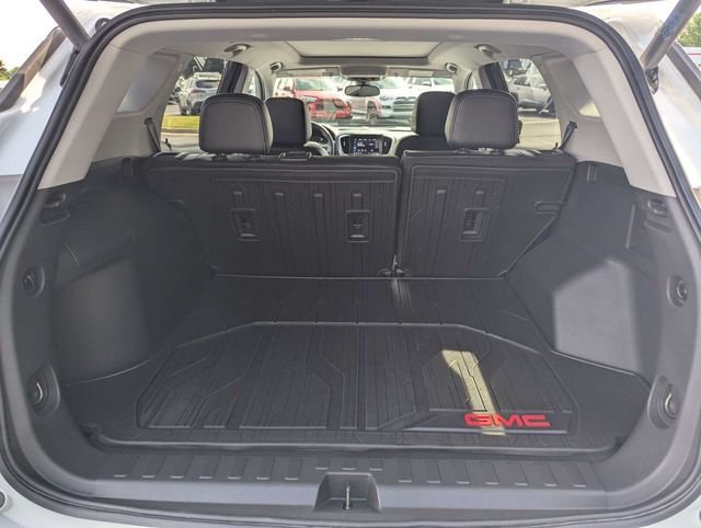Used 2024 GMC Terrain SLT w/ Infotainment Package II FWD image 11