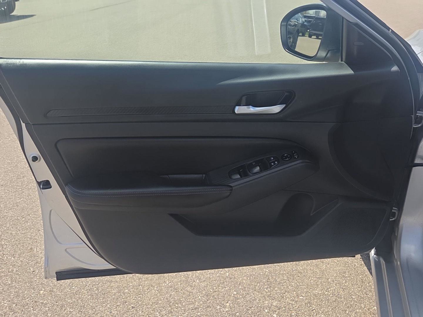Used 2024 Nissan Altima 2.5 SV AWD/4WD image 17