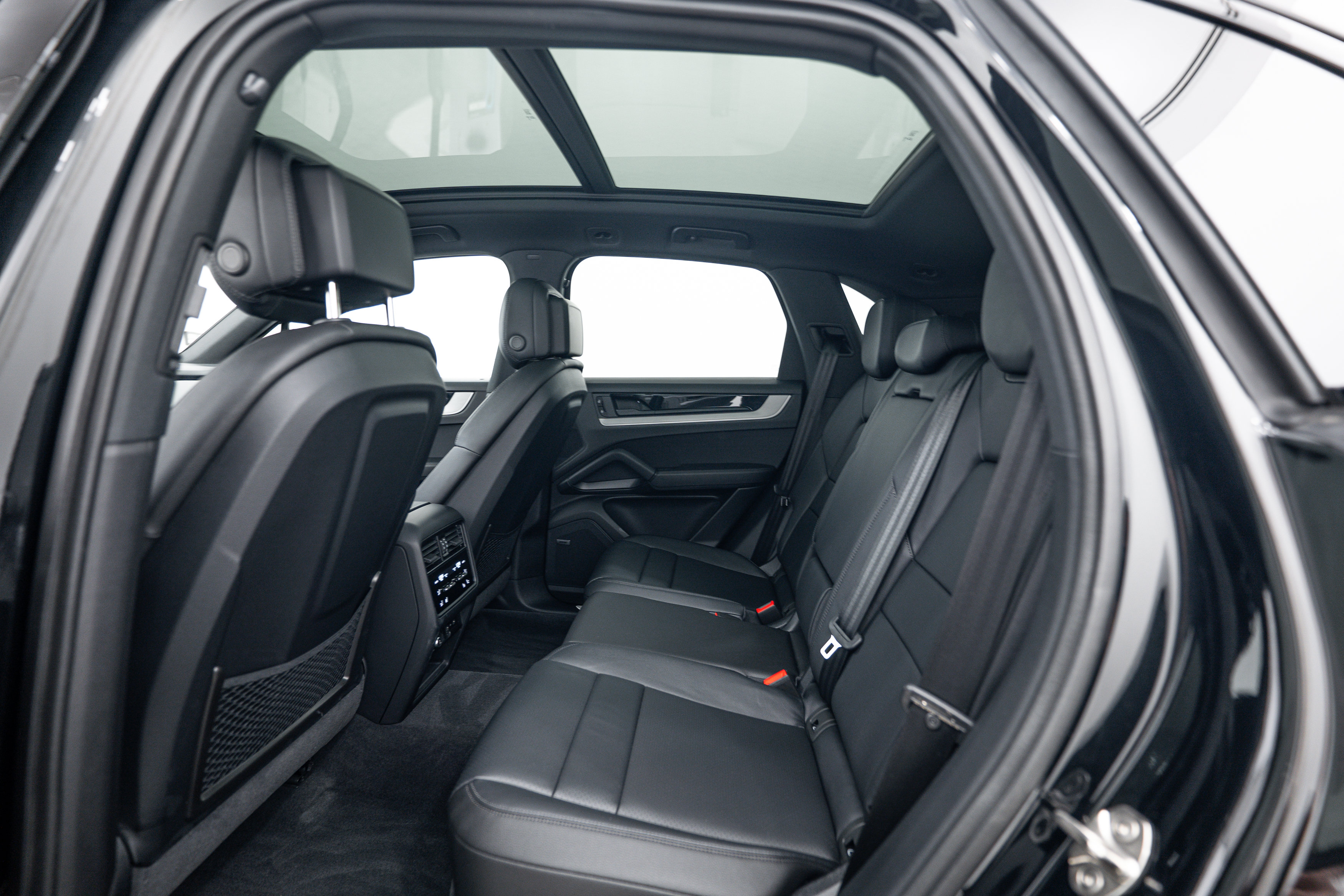 Certified 2026 Porsche Cayenne AWD/4WD image 23