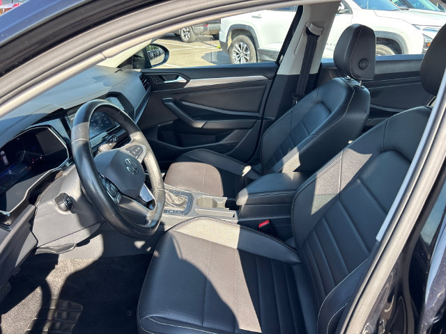 Used 2024 Volkswagen Jetta SE FWD image 6