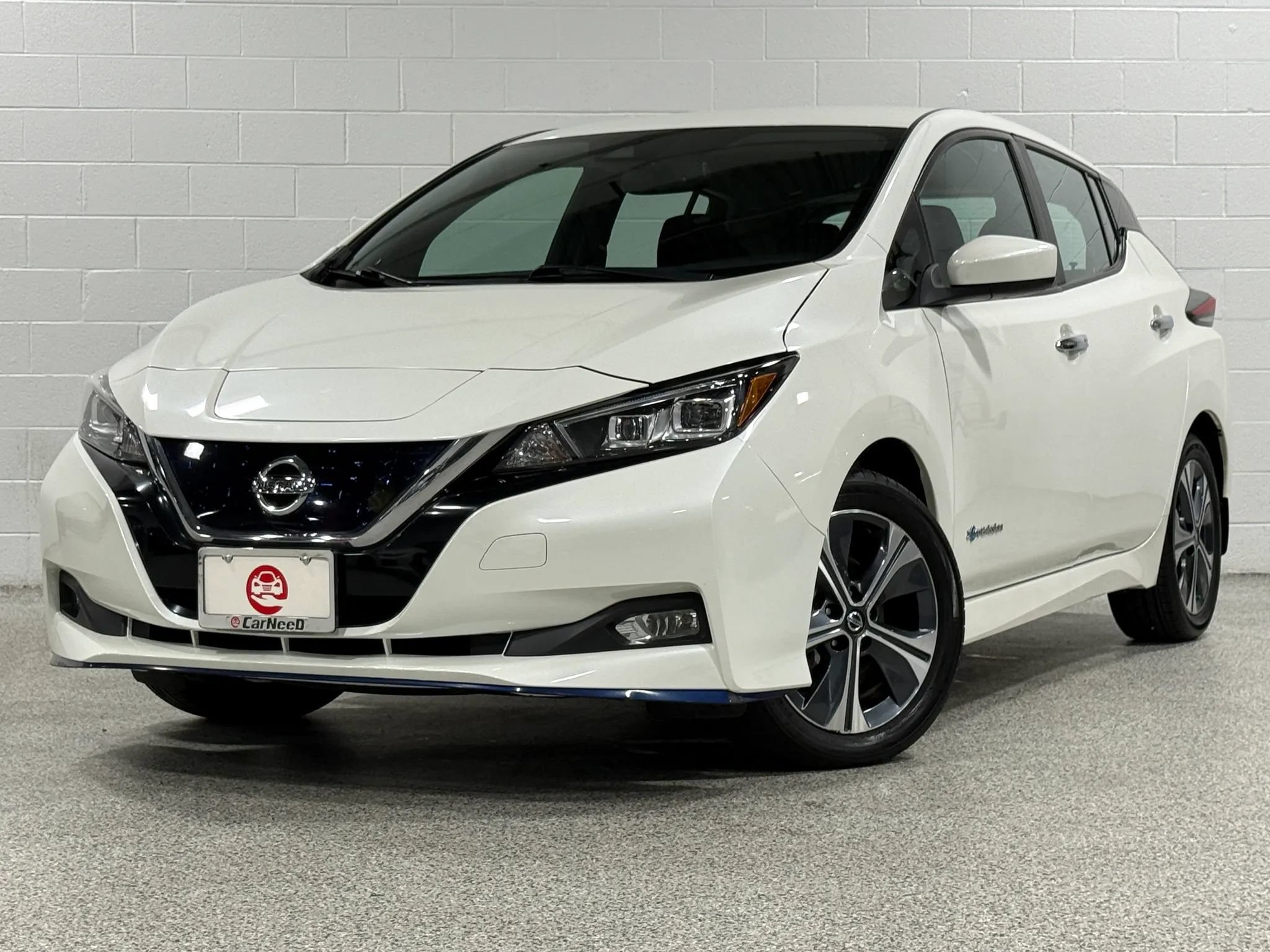 Used 2019 Nissan Leaf SV Plus w/ SV Plus Technology Package FWD image 2
