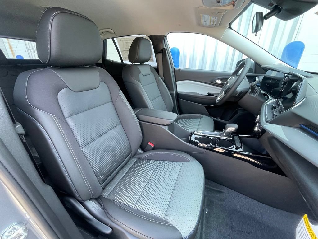 New 2026 Chevrolet Trax LT w/ Driver Confidence Package FWD image 31