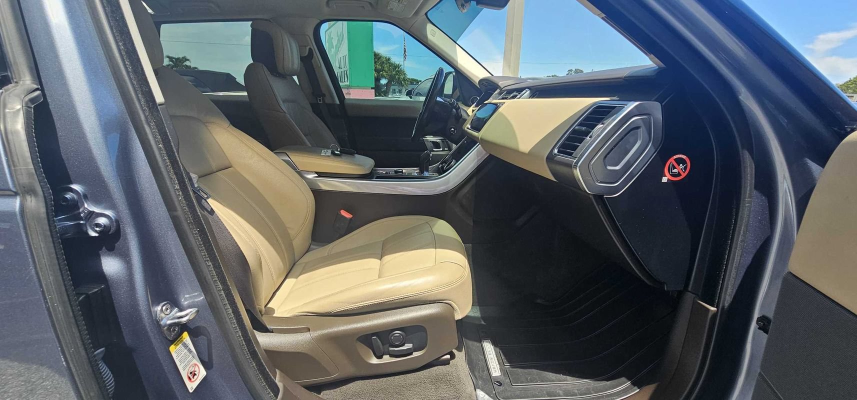 Used 2018 Land Rover Range Rover Sport SE AWD/4WD image 29