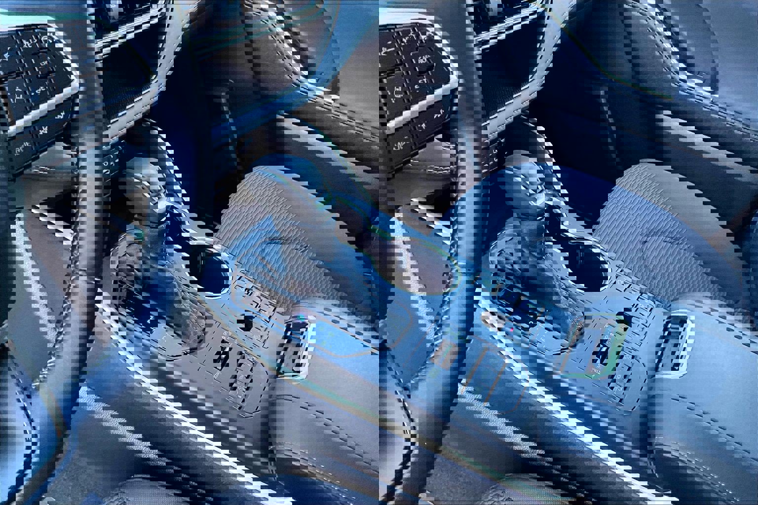 Used 2024 Toyota Highlander LE image 16