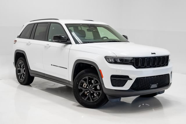 Used 2024 Jeep Grand Cherokee Altitude AWD/4WD image 6