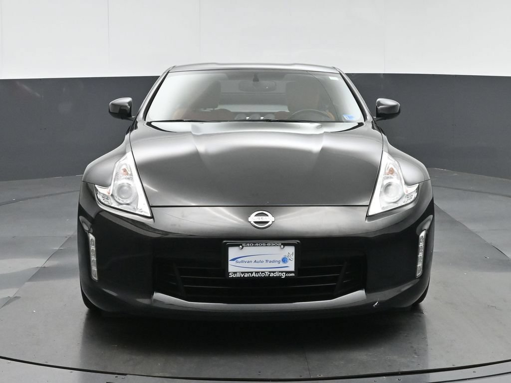 Used 2016 Nissan 370Z Touring RWD image 2