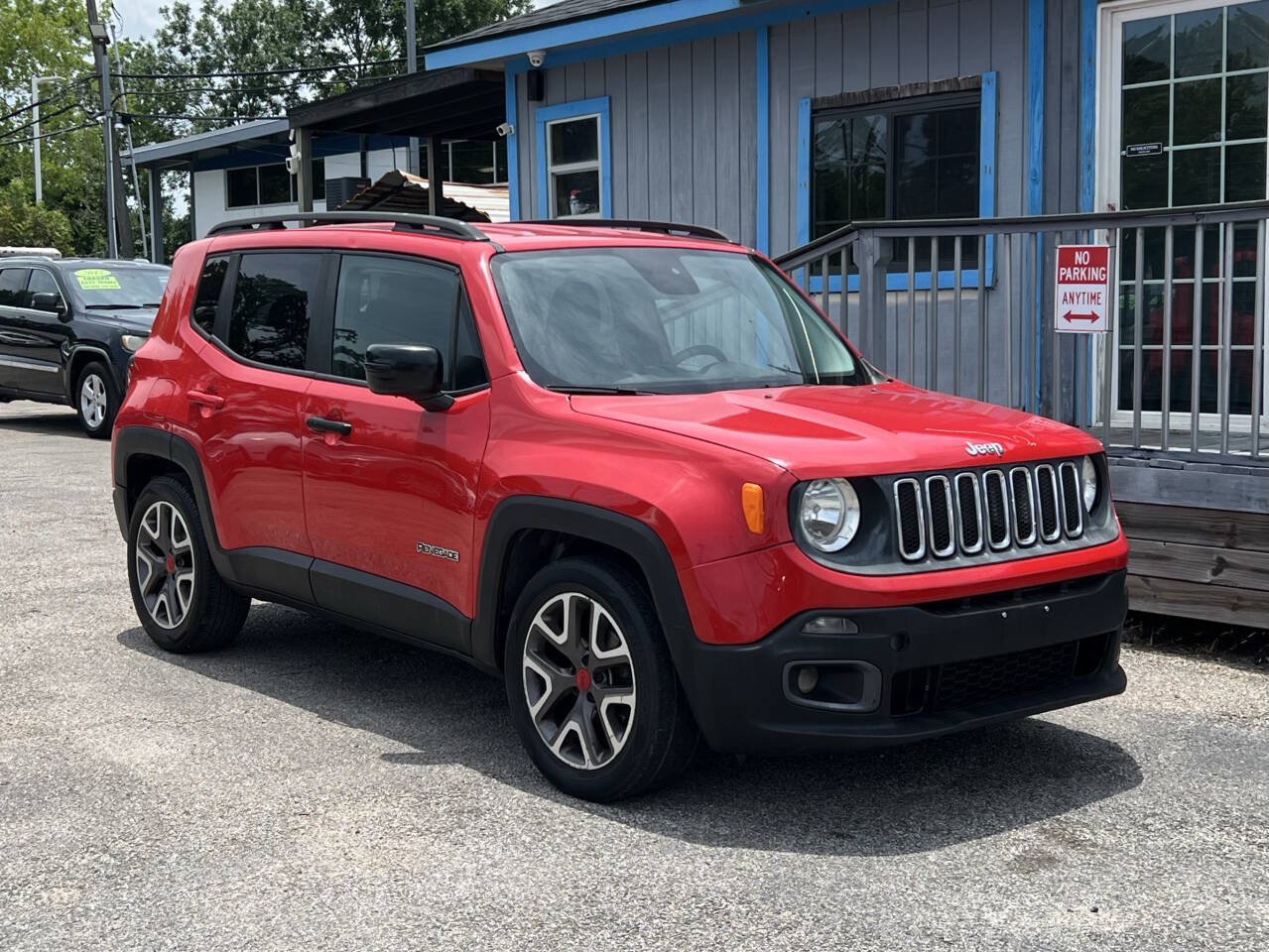 Used 2015 Jeep Renegade Latitude FWD image 4