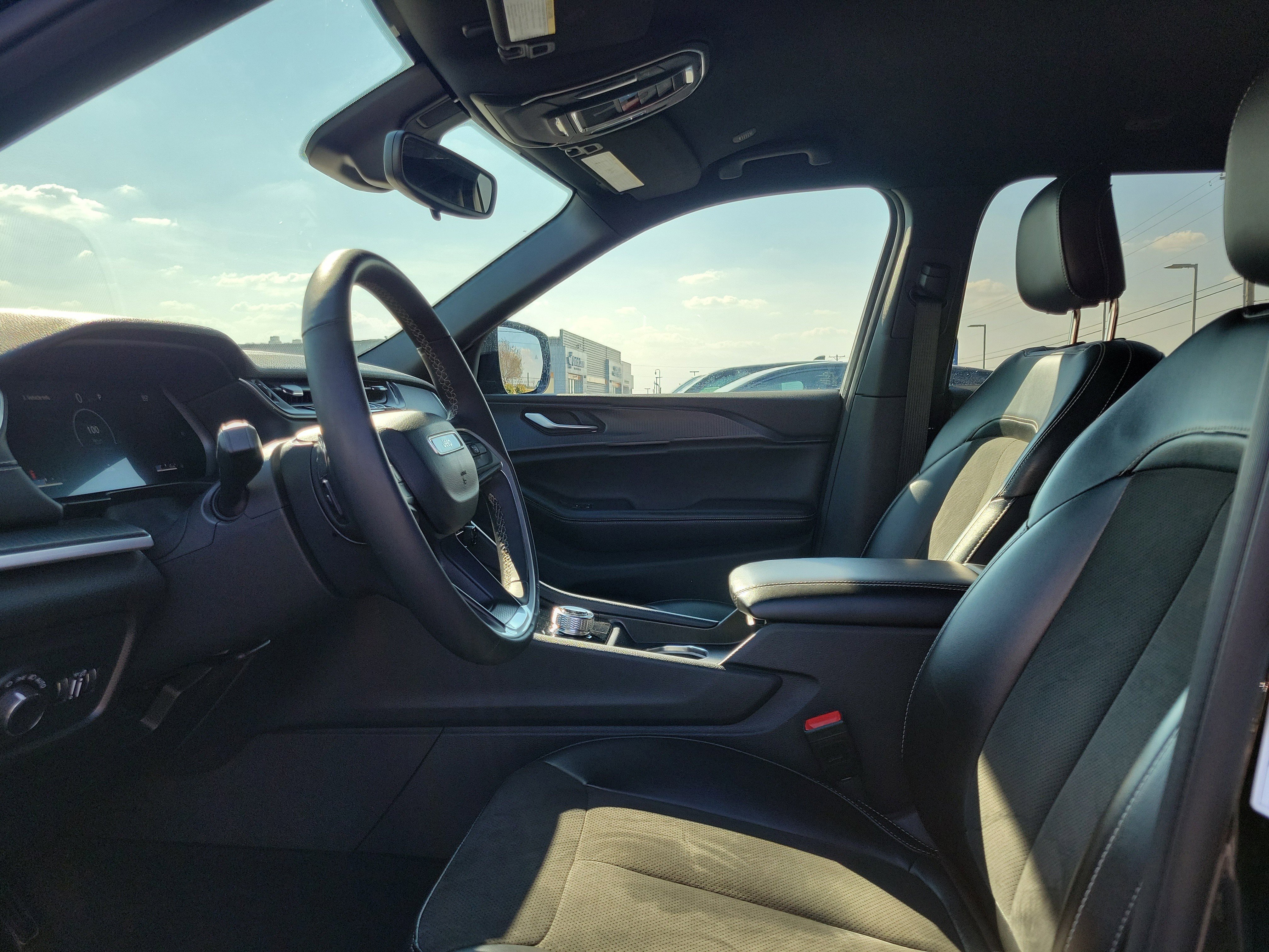 Used 2024 Jeep Grand Cherokee L Laredo image 15